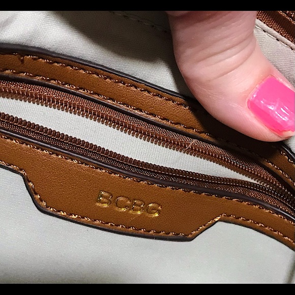🆕🔥BCBG SUPER CUTE CHESTNUT BROWN LEATHER BUCKET&GOLD:HARDWARE CROSSBODY/PURSE - Picture 14 of 16
